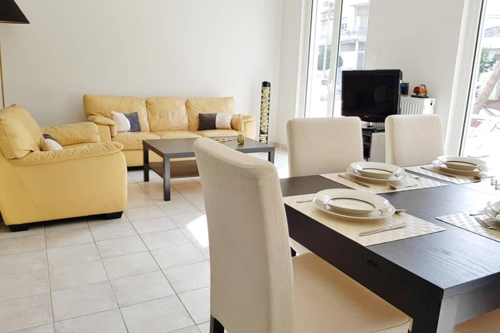A Great Stay At A Comfortable Large Apartment Atena Exterior foto