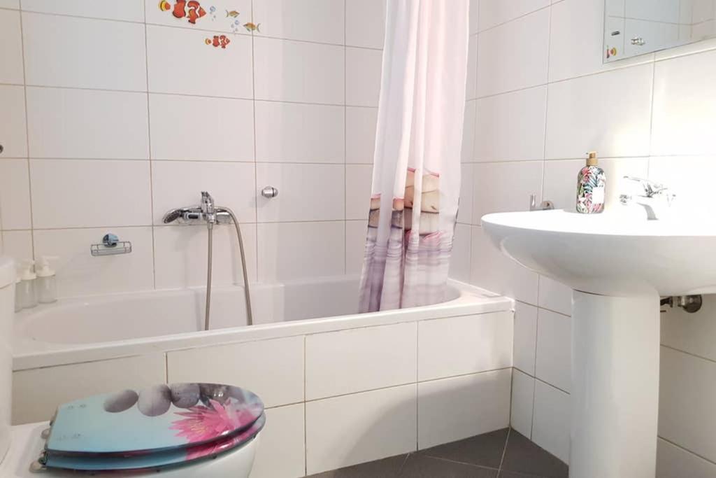 A Great Stay At A Comfortable Large Apartment Atena Exterior foto