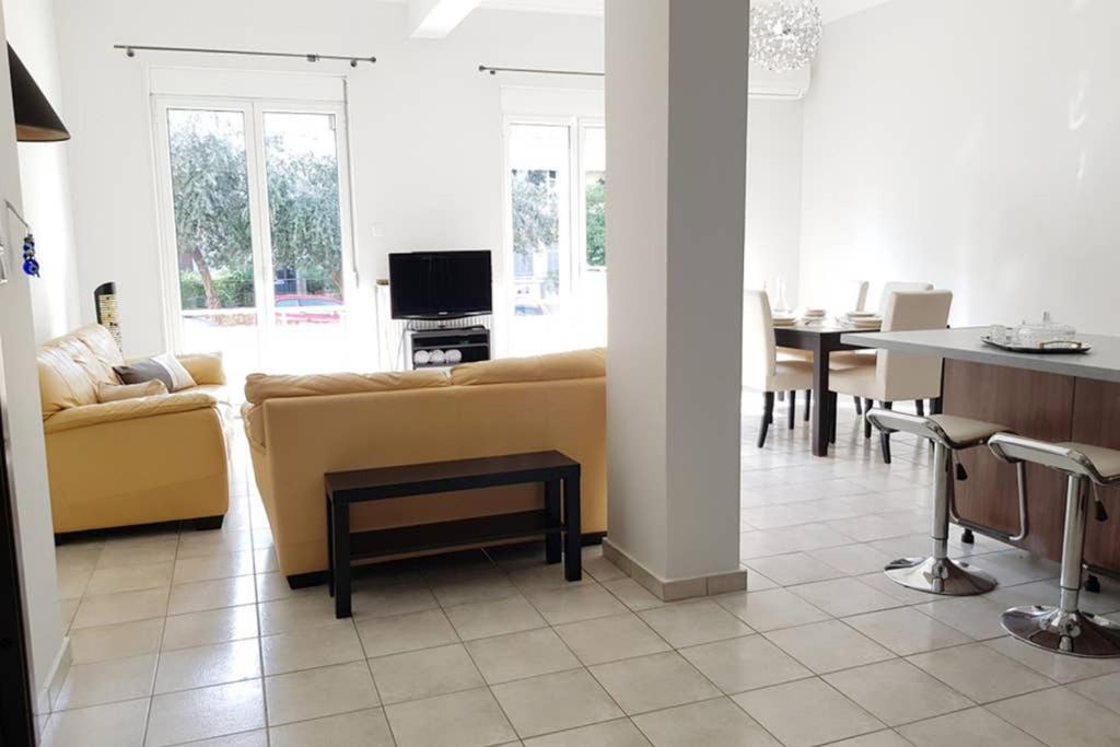 A Great Stay At A Comfortable Large Apartment Atena Exterior foto