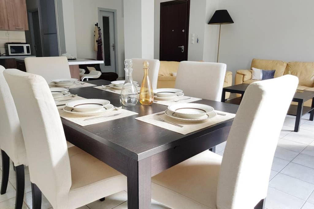 A Great Stay At A Comfortable Large Apartment Atena Exterior foto