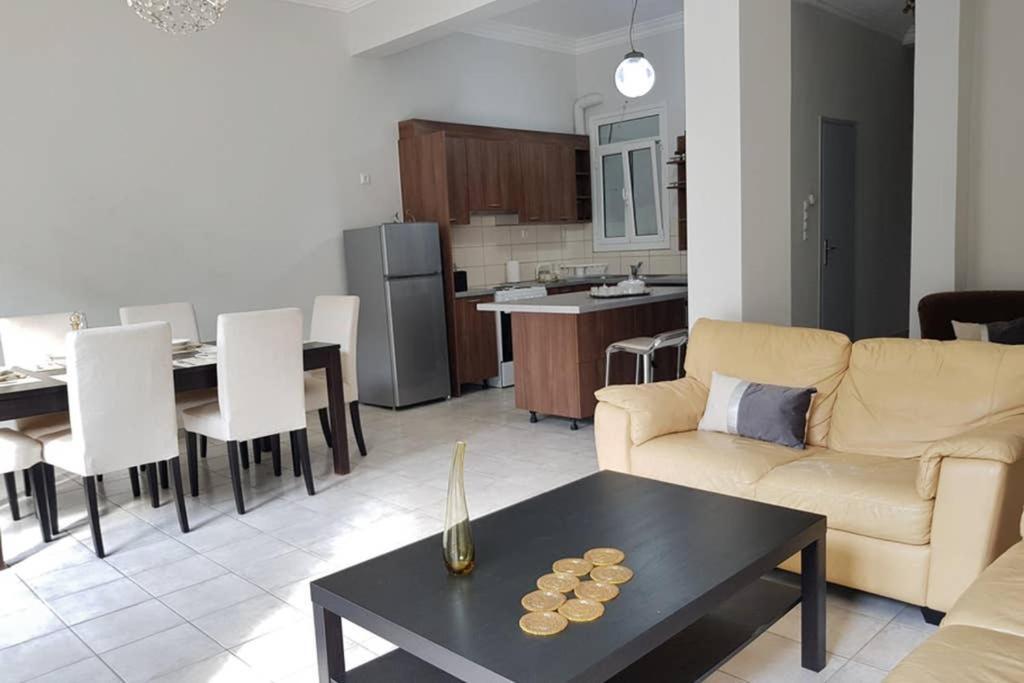 A Great Stay At A Comfortable Large Apartment Atena Exterior foto